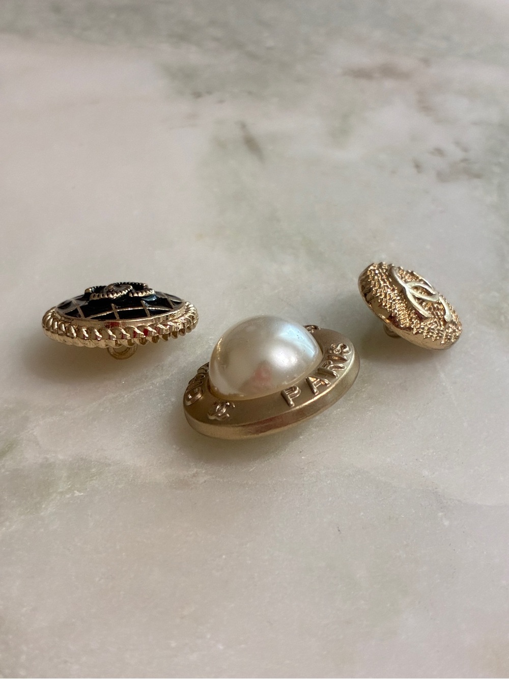 3 Chanel Buttons Metal - Picture 2 of 7
